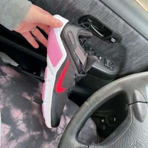 Nike legend essential